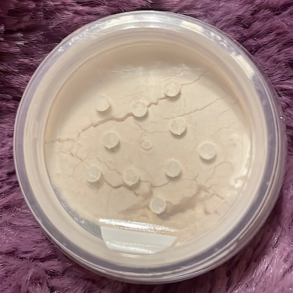 Mini KVD Lock-It Translucent Setting Powder - Picture 3 of 4